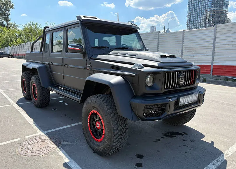Brabus G700 6x6 (реплика)